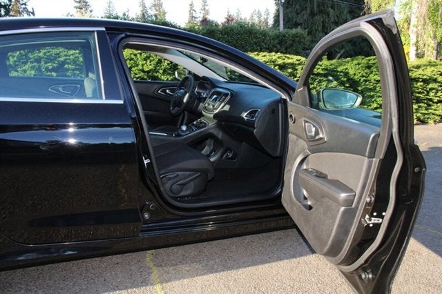 2016 Chrysler 200 LX
