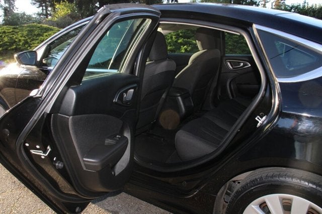 2016 Chrysler 200 LX