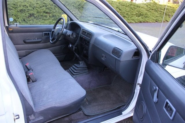1996 Nissan Trucks 2WD XE 114K MILES
