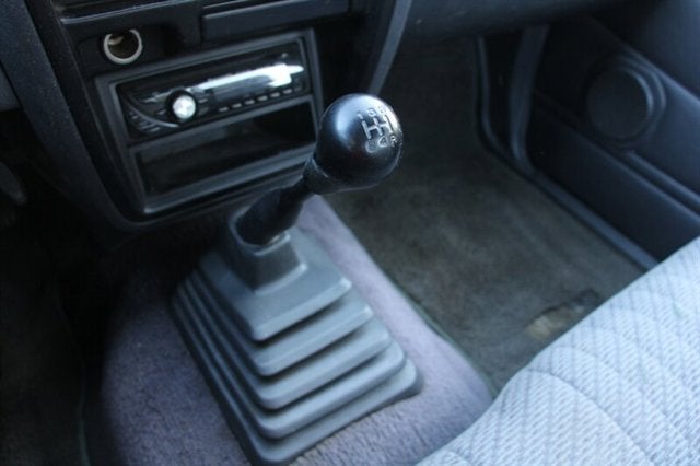 1996 Nissan Trucks 2WD XE 114K MILES