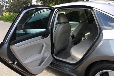 2013 Volkswagen Passat SE PZEV