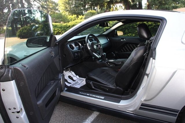 2010 Ford Mustang V6 Premium 1-owner