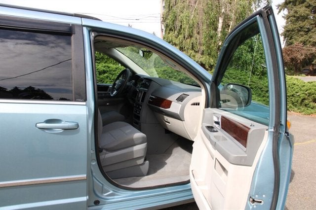 2010 Chrysler Town & Country Touring