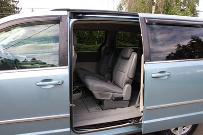 2010 Chrysler Town & Country Touring