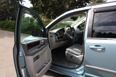 2010 Chrysler Town & Country Touring