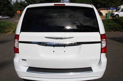 2016 Chrysler Town & Country Touring