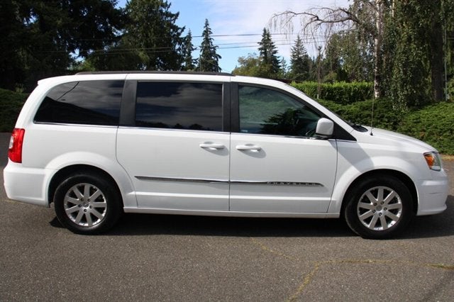 2016 Chrysler Town & Country Touring