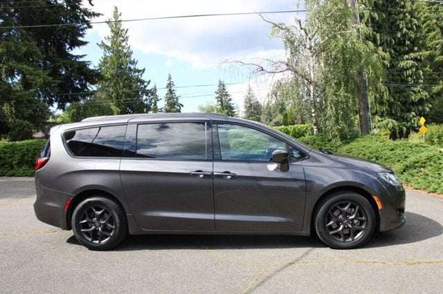 2020 Chrysler Pacifica Touring