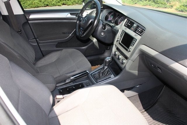 2016 Volkswagen Golf TSI S