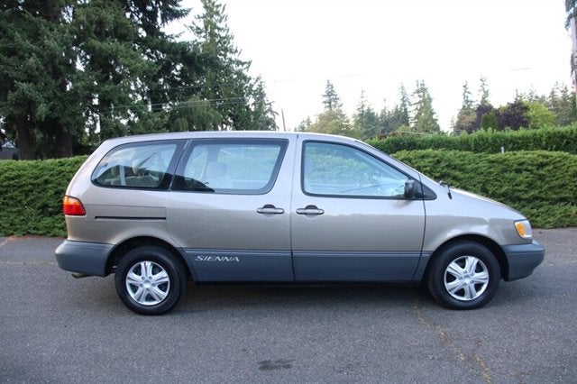 1999 Toyota Sienna CE