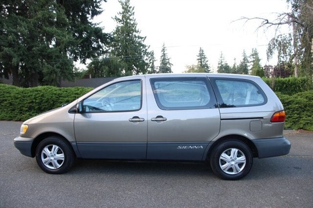 1999 Toyota Sienna CE