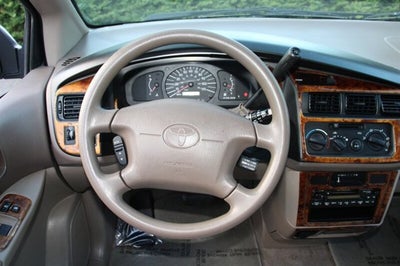 1999 Toyota Sienna CE