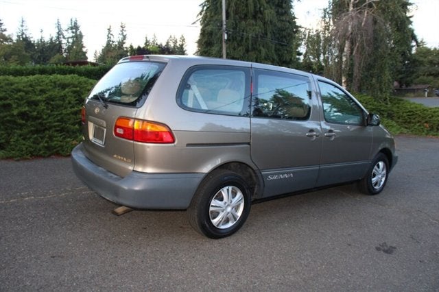 1999 Toyota Sienna CE