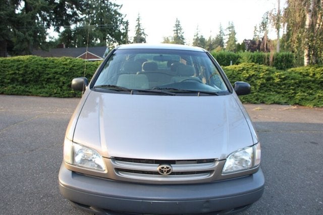 1999 Toyota Sienna CE