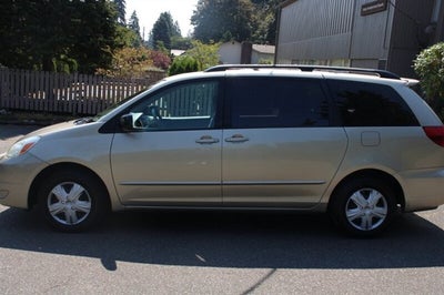 2005 Toyota Sienna LE 8 Passenger