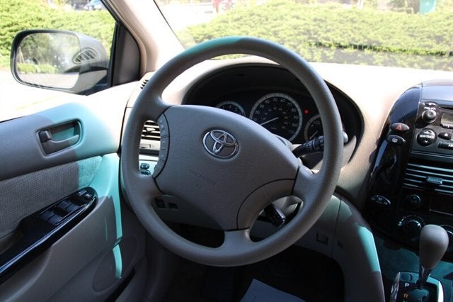 2005 Toyota Sienna LE 8 Passenger