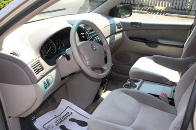 2005 Toyota Sienna LE 8 Passenger
