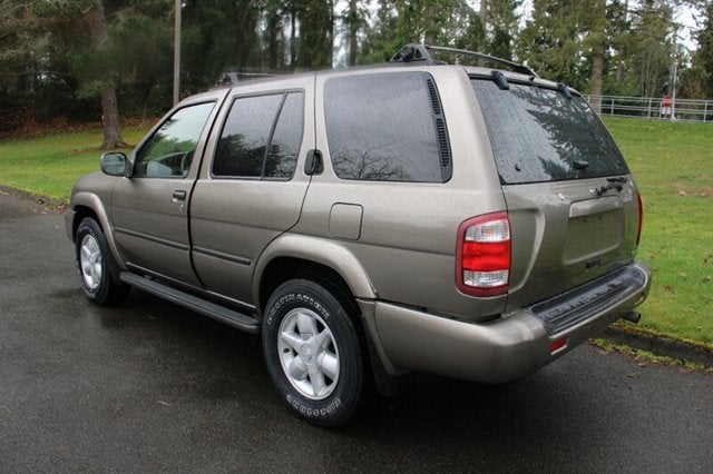 2001 Nissan Pathfinder LE