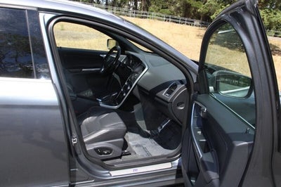 2016 Volvo XC60 T6 R-Design Platinum