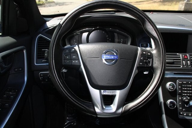 2016 Volvo XC60 T6 R-Design Platinum