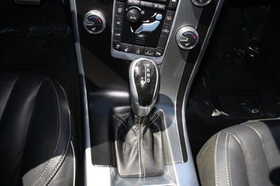 2016 Volvo XC60 T6 R-Design Platinum